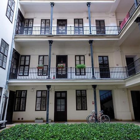 Lovely Downtown Apartment Close To The Basilica ブダペスト エクステリア 写真