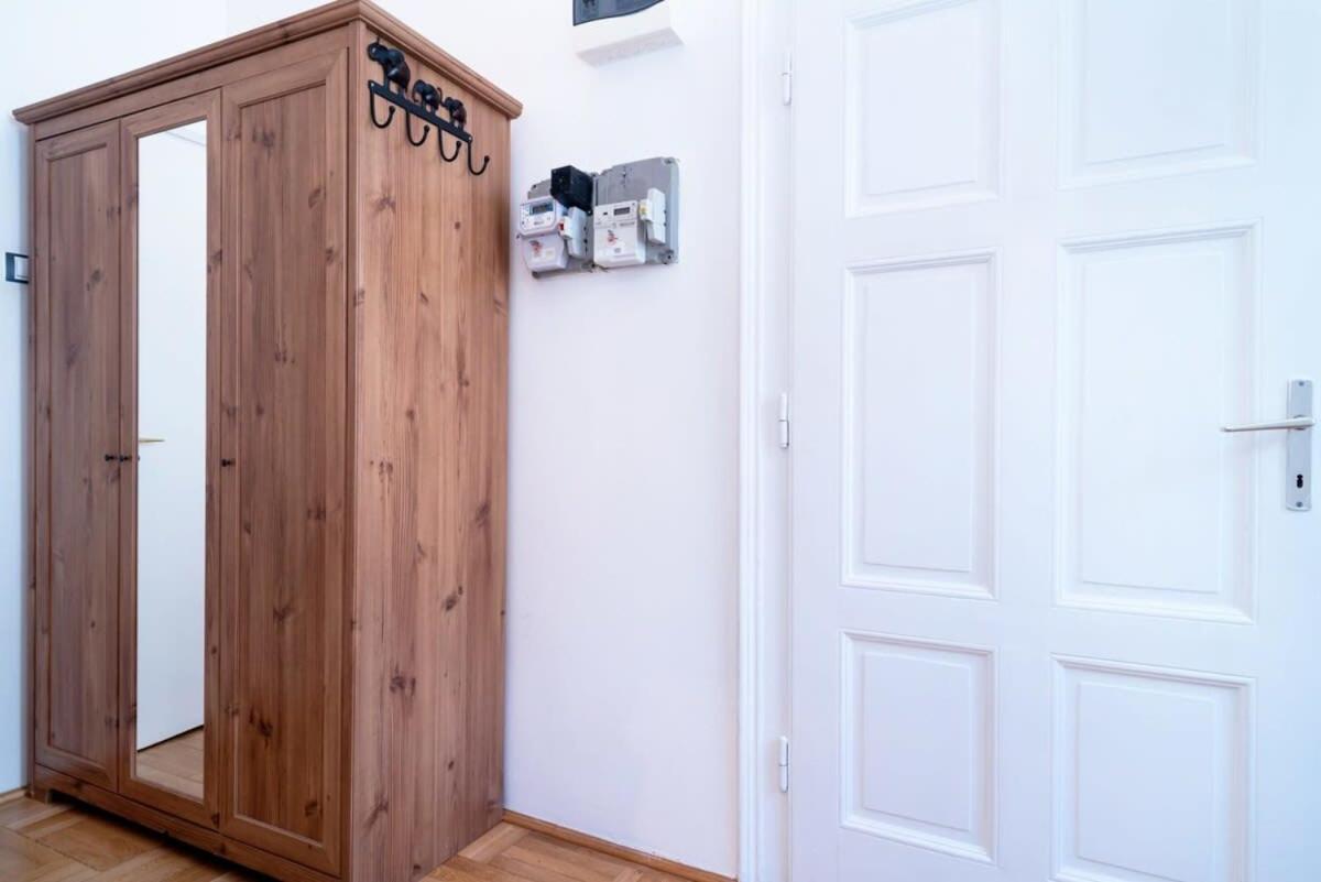 Lovely Downtown Apartment Close To The Basilica ブダペスト エクステリア 写真
