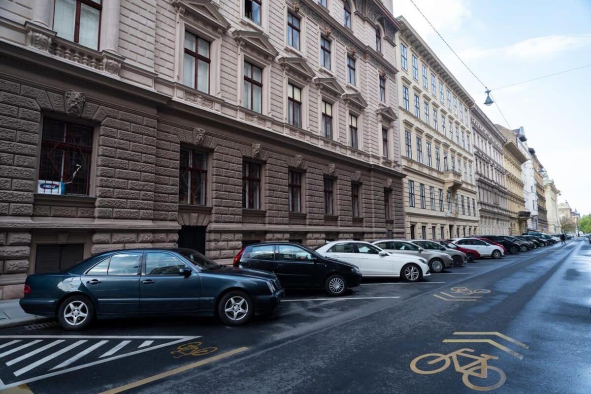 Lovely Downtown Apartment Close To The Basilica ブダペスト エクステリア 写真